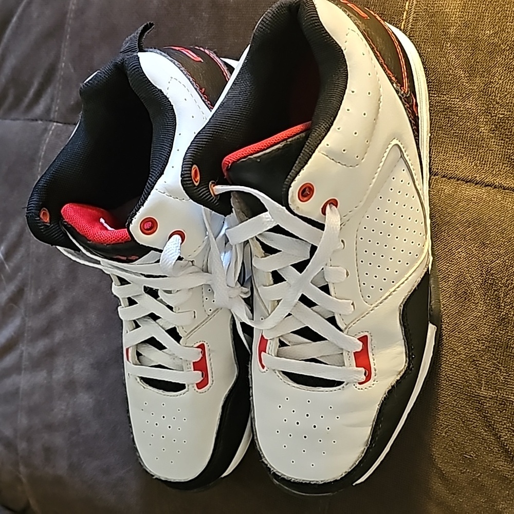 AND1 basketball shoes - Picture 3 of 8